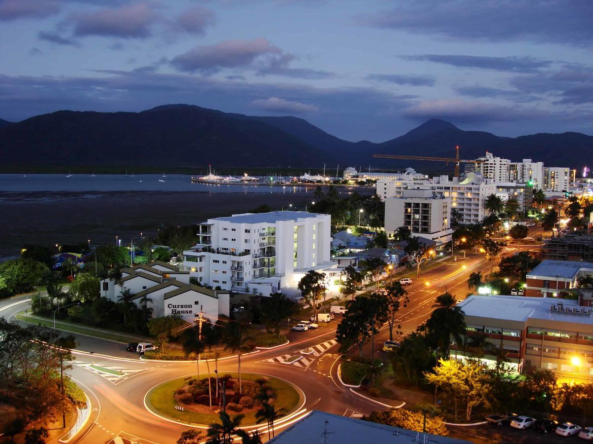 Lake Central Cairns Exteriör bild